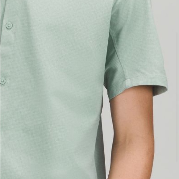 Lululemon airing easy short sleeve shirt size medium - Picture 5 of 9